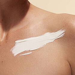 Clarins Youth-Protecting Body Sunscreen High Protection Cream SPF30+ 150 ml - 2