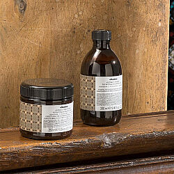 Davines Koyu Renk Saçlar için Şampuan - Alchemic Chocolate 280 ml - 5
