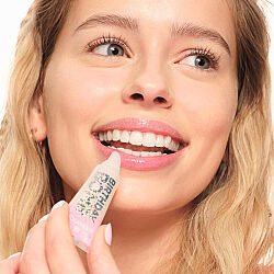 Essence Lip Gloss Birthday Bomb - 01 Cake My Day 10 ml - 4